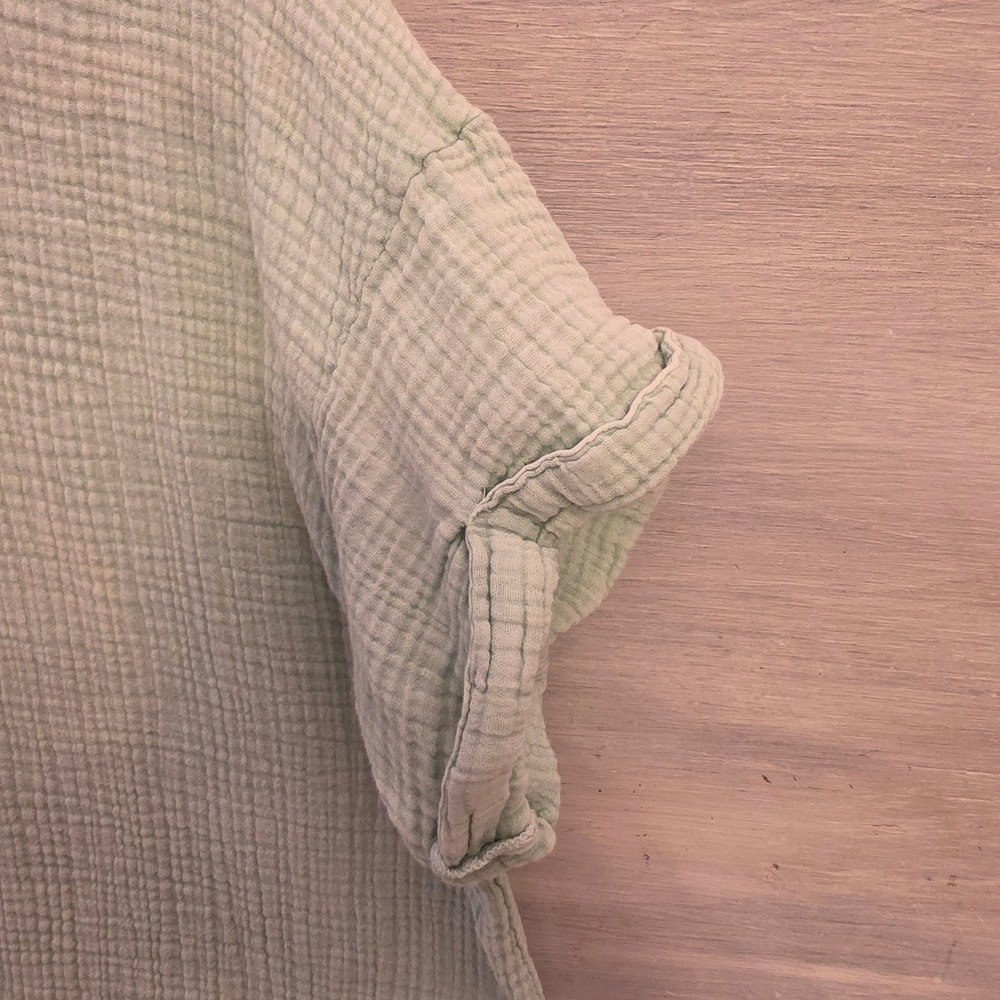 Wonderly 100% Cotton Sage Green Muslin Vneck High Low Blouse Size Medium GC - Picture 6 of 7